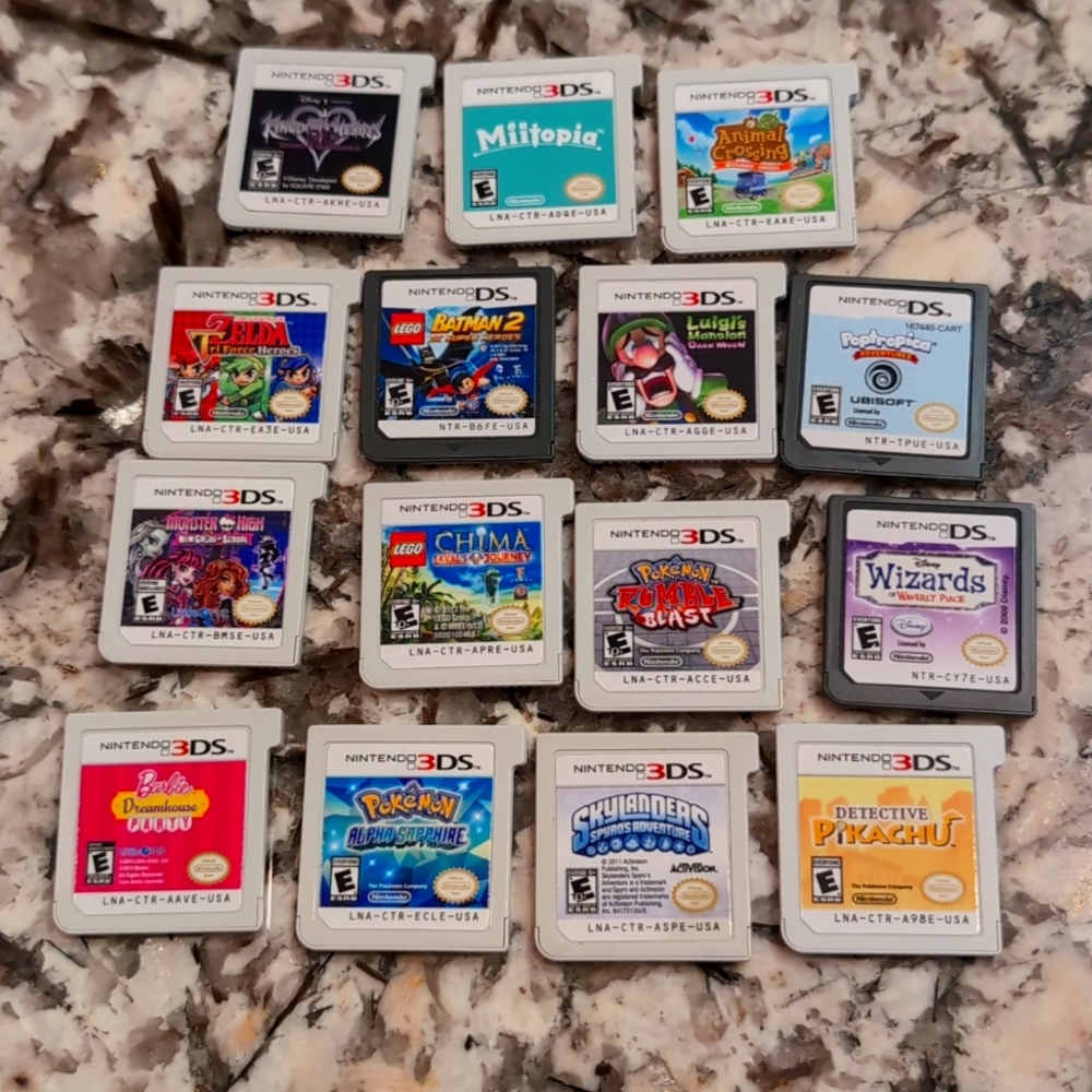 Assortment of 15 Nintendo 3DS games